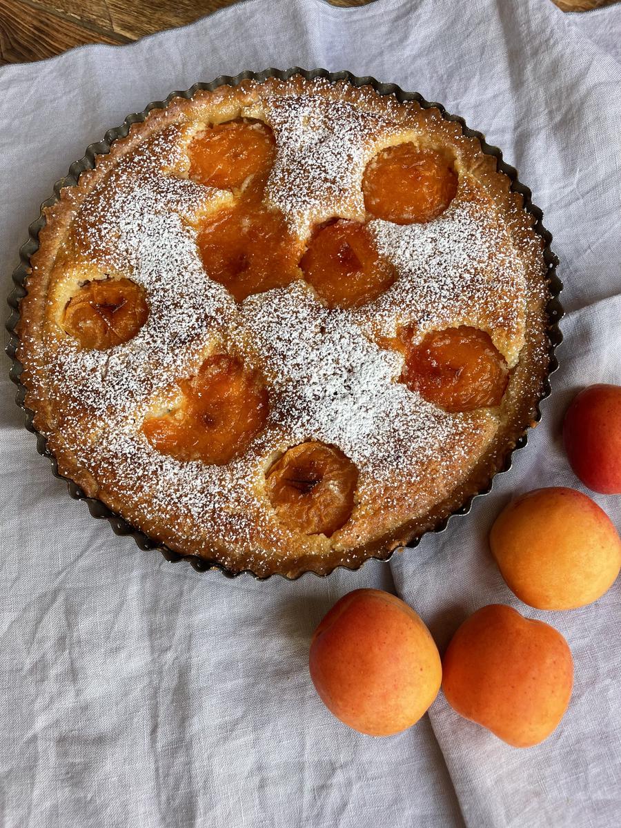 tarta de albaricoques con crema de almendra