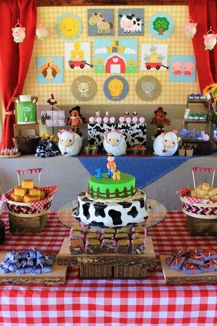 Decoración de mesa principal para fiesta de la granja de Zenon