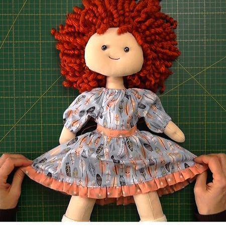 Foto muñeca de tela