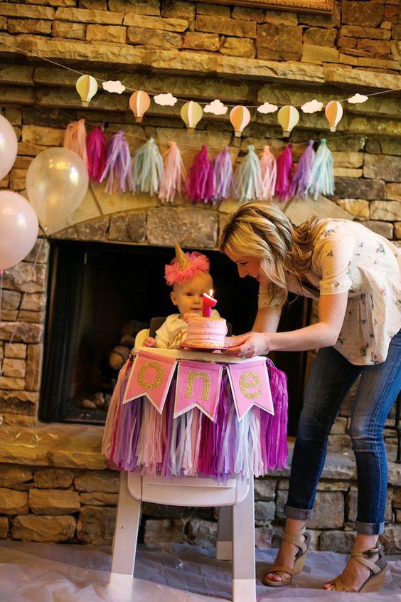 Fiesta con sillas decoradas