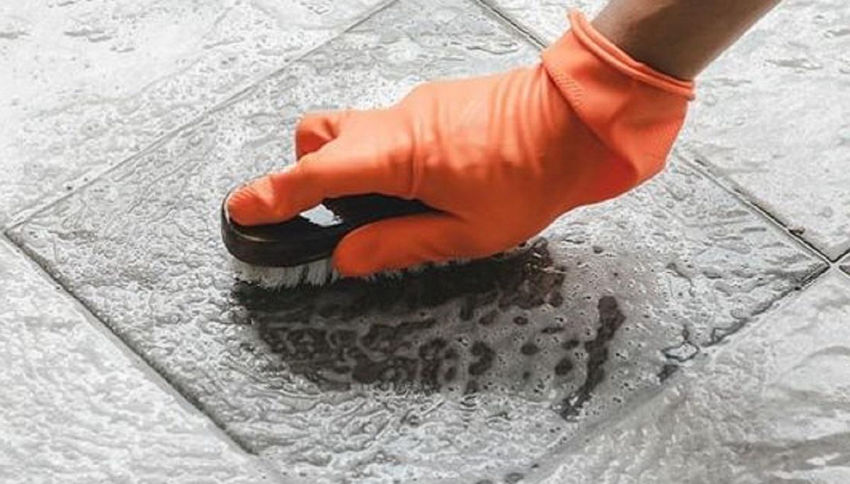 limpiar-el-piso-y-lechada.