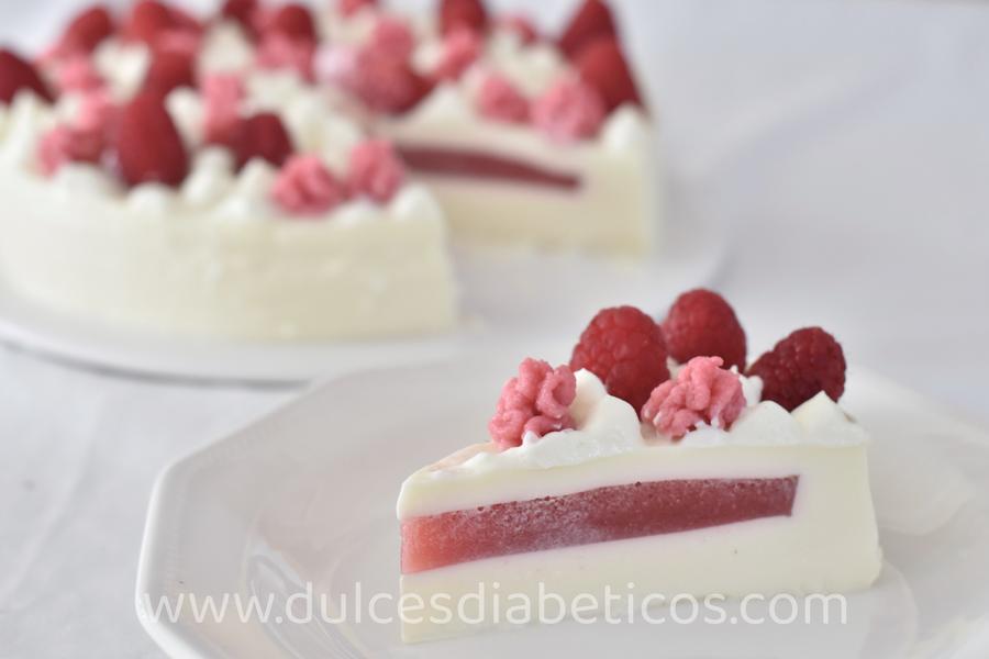tarta de pannacota con gelatina de fresas