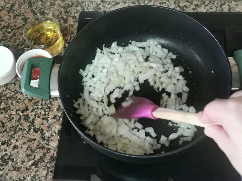 Sofrie cebolla cazuela