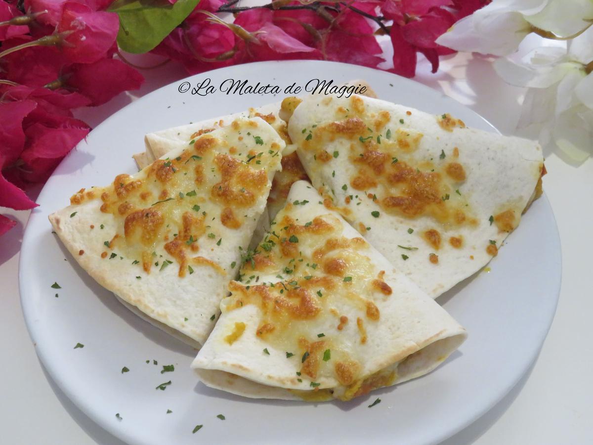 Triángulos de pollo cremoso al curry