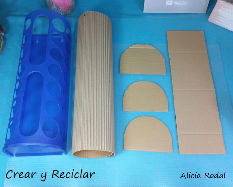 Vamos a transformar un porta bolsas de plástico o dispensador de bolsas plásticas de compras, en un hermoso paragüero.