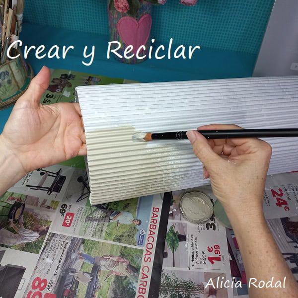 Vamos a transformar un porta bolsas de plástico o dispensador de bolsas plásticas de compras, en un hermoso paragüero.