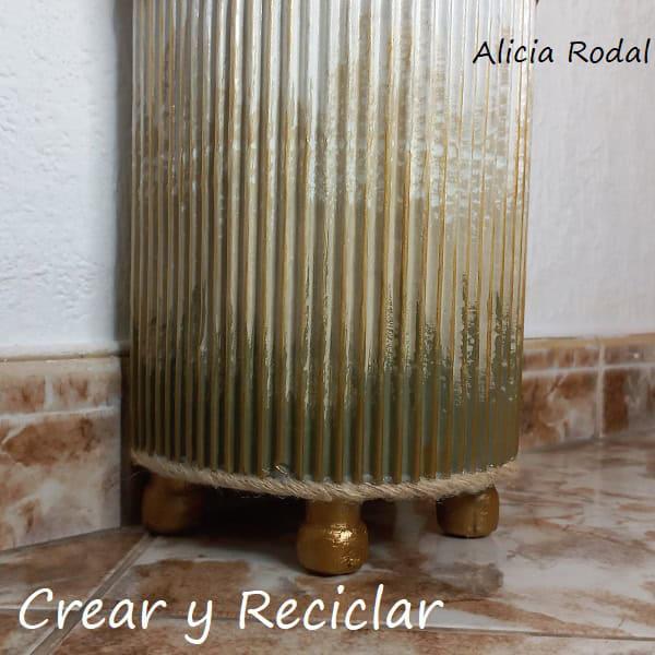 Vamos a transformar un porta bolsas de plástico o dispensador de bolsas plásticas de compras, en un hermoso paragüero.