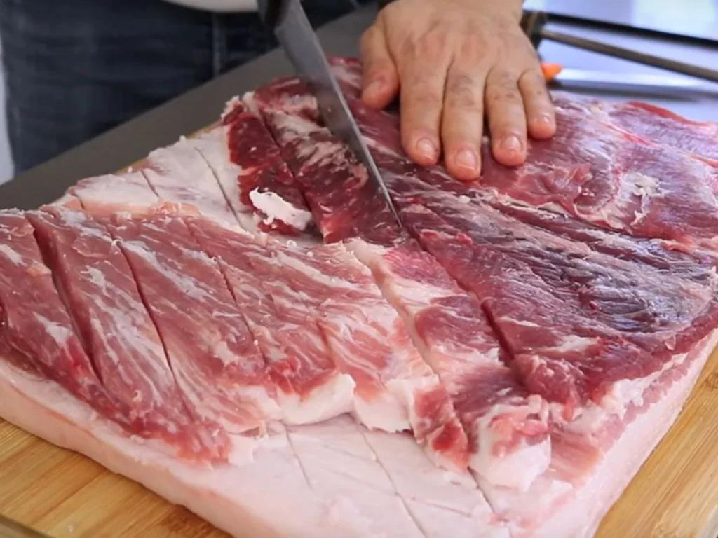 preparar la panceta para hacer porchetta