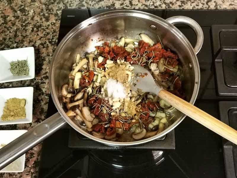 Tomillo jengibre polvo de setas y sal