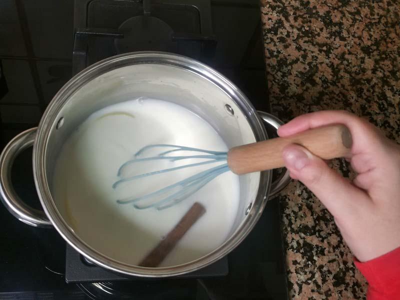 Infusionar leche con limon y canela