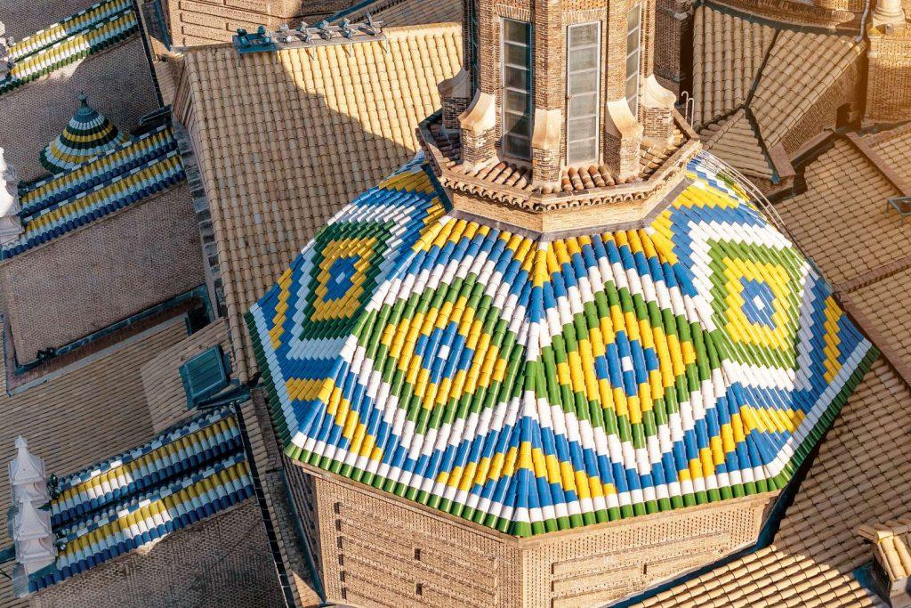 El pilar de Zaragoza Tejas colores esmaltadas