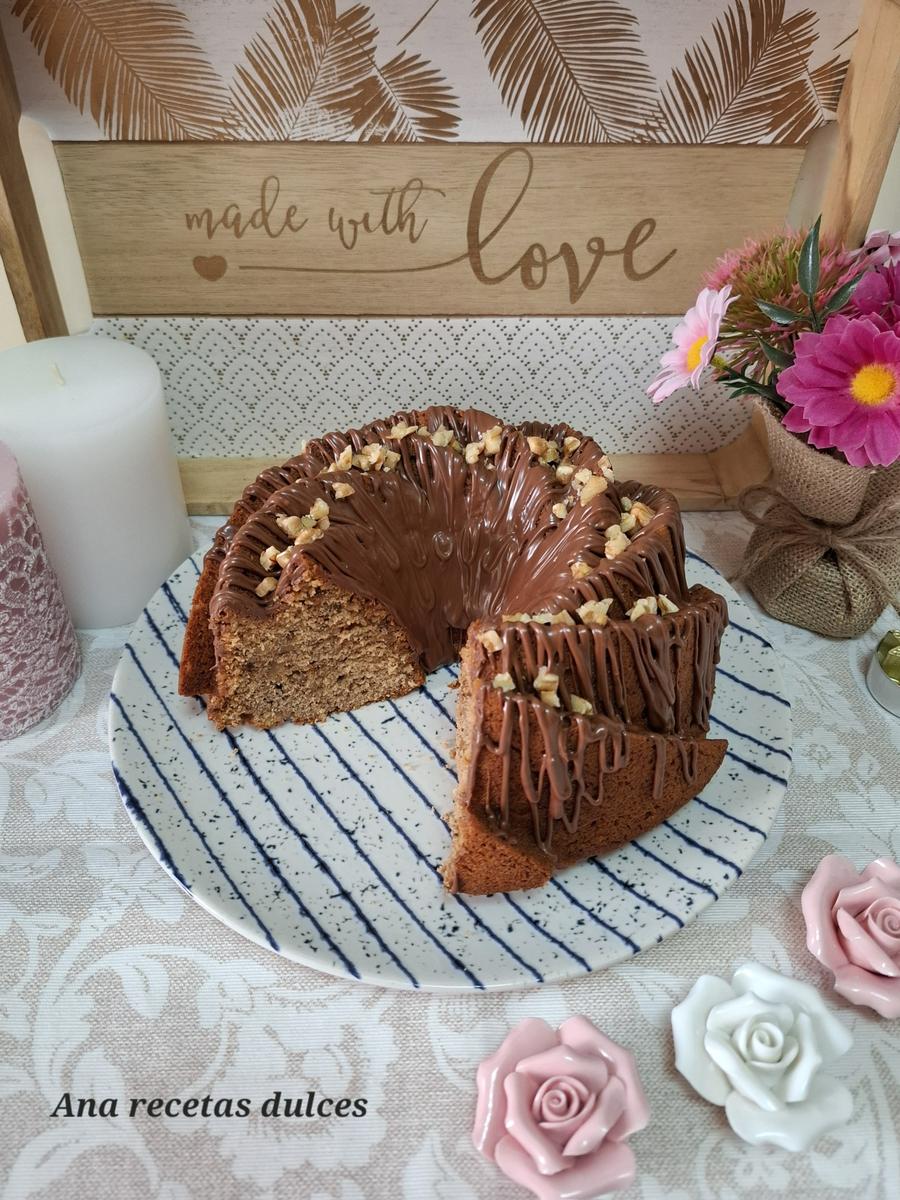 Bundt cake de plátano, nueces y nutella 