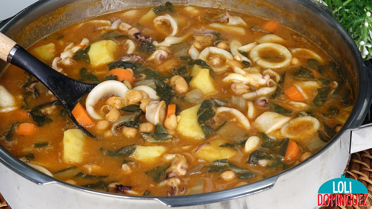 ESTOFADO DE ALUBIAS CON CALAMARES. Deliciosa comida tradicional muy nutritiva, saludable y que en si misma es una comida completa