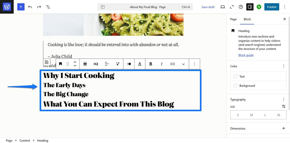 Un cuadro azul y una flecha apuntando a unos encabezados en una entrada de blog de WordPress.