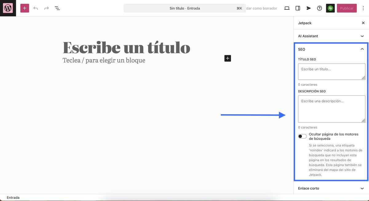 Un cuadro azul y una flecha señalando los ajustes del título y la descripción SEO de Jetpack en el editor de WordPress.