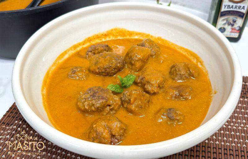 albóndigas en salsa casera