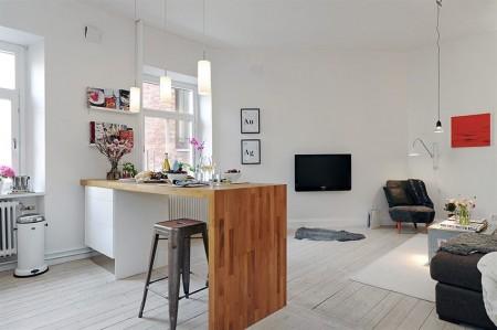 sillas Tolix mini pisos lámparas colgantes de techo en la cocina interiores minimalistas estilo nórdico estilo escandinavo decoración pisos pequeños decoración en gris decoración en blanco cocinas pequeñas cocina moderna cocina blanca casa sin cortinas 