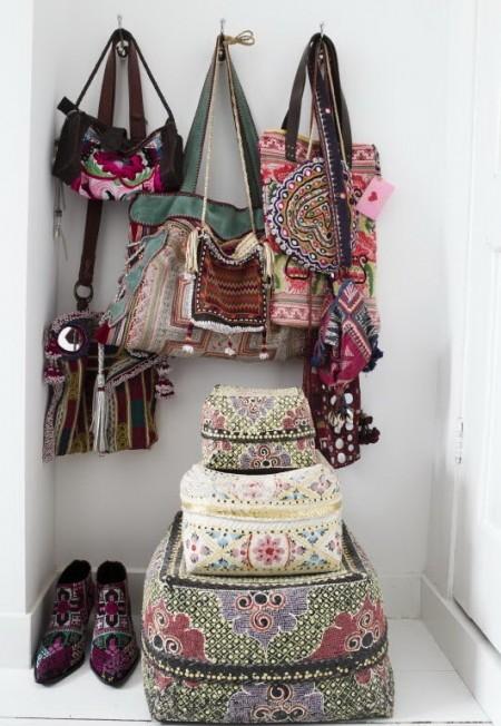 rosetones molduras escayola en el techo puertas madera blancas muebles reciclados grandes ventanales estilo vintage estilo nórdico estilo industrial decoración holanda decoración en blanco decoración de interiores carpintería antigua blanca 