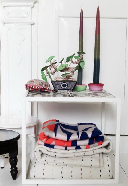 rosetones molduras escayola en el techo puertas madera blancas muebles reciclados grandes ventanales estilo vintage estilo nórdico estilo industrial decoración holanda decoración en blanco decoración de interiores carpintería antigua blanca 