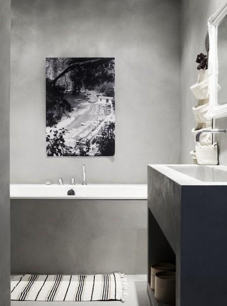 rosetones molduras escayola en el techo puertas madera blancas muebles reciclados grandes ventanales estilo vintage estilo nórdico estilo industrial decoración holanda decoración en blanco decoración de interiores carpintería antigua blanca 