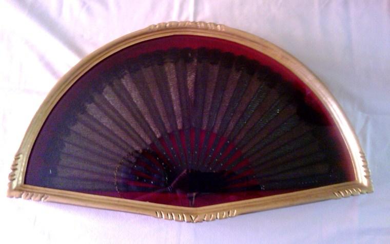 Joya familiar en abaniquera