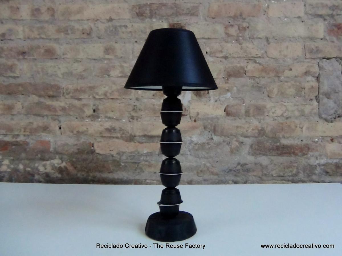 Lámpara realizada con cápsulas de café ¨Dolce Gusto