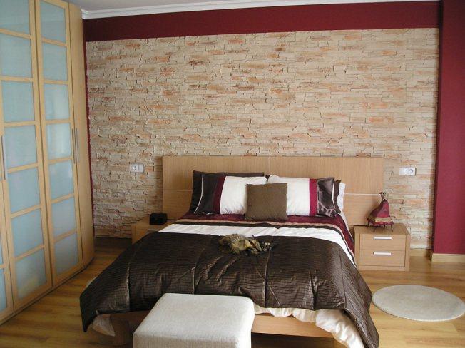 Pared revestida con piedra