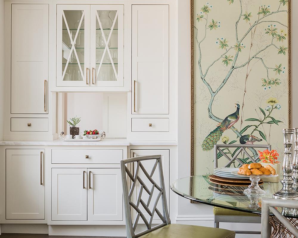 Office estilo ecléctico y detalle chinoiserie