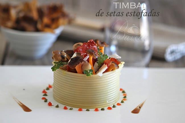 Timbal de setas con crujiente de jamos y queso provolone.