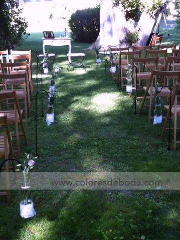 colores-de-boda-pasillo-nupcial-botellas-flores