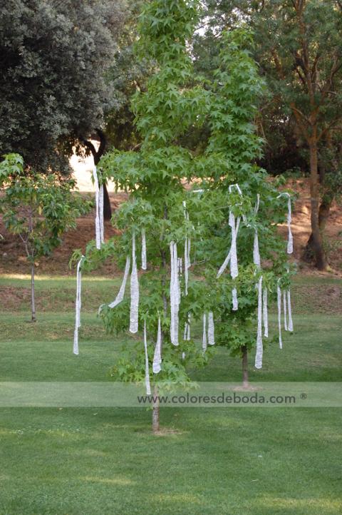 2-colores-de-boda-decoracion-coctel-cinta-encaje