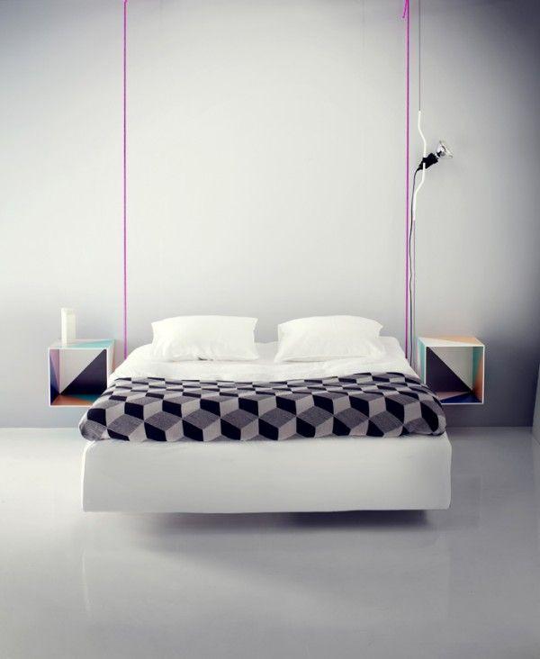 habitación con lámpara parentesi