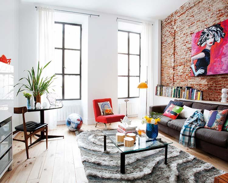 salón con pared ladrillos