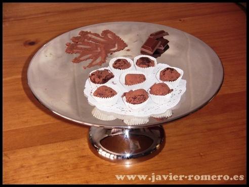 Trufas-cremosas-de-chocolate-negro-005
