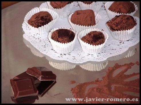 Trufas-cremosas-de-chocolate-negro-007