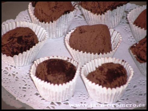 Trufas-cremosas-de-chocolate-negro-008