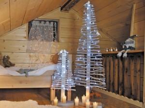 Faux-sapin-bois-lumineux-blachere-illumination_w641h478