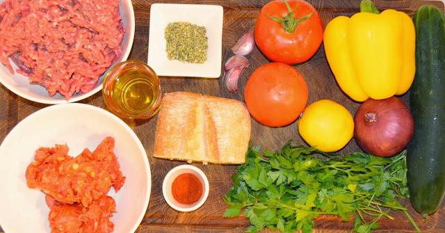 Brochetas de ternera y chorizo con ensalada de gazpacho