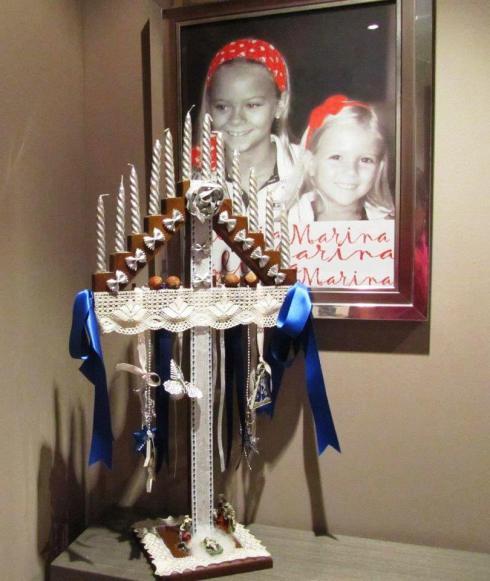 Decoración sobre el cubre radiador del vestíbulo