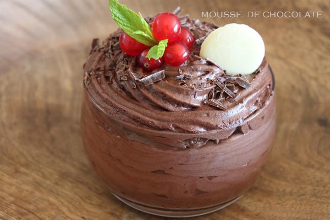 Mousse de chocolate con grosellas y pimienta sichuan