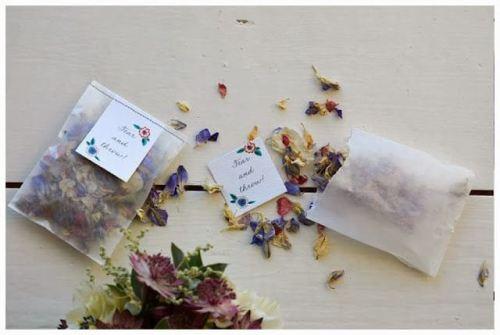 colores-de-boda-salida-novios-flores-secas-5