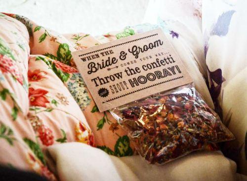 colores-de-boda-salida-novios-flores-secas-12