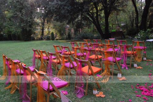 1-colores_de_boda-ceremonia-civil-fucsia-naranja-botellas-suspendidas-15