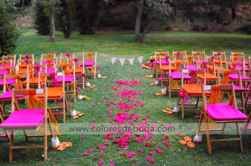 1-colores_de_boda-ceremonia-civil-fucsia-naranja-botellas-suspendidas-22