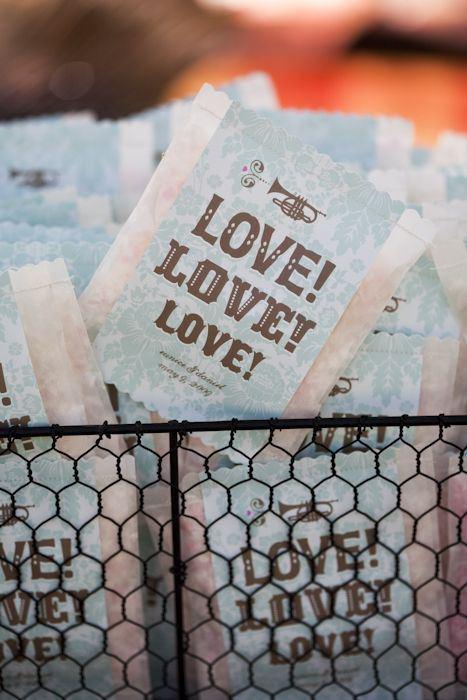 colores-de-boda-lanzar-novios-confetti-10