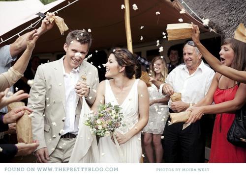 colores-de-boda-lanzar-palomitas-novios-10