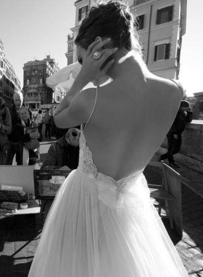 colores-de-boda-vestido-novia-espalda-aire-5