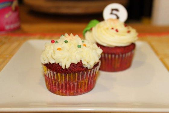 Cupcakes Red Velvet con frosting de leche condensada