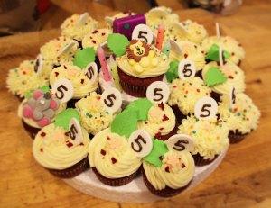 Tarta de cupcakes con leche condensada