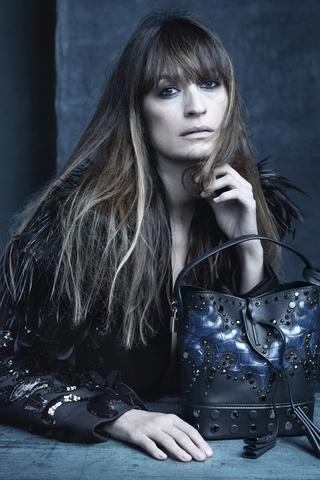 catherine_deneuve_sofia_coppola_y_caroline_de_maigret_en_la_ultima_campana_de_marc_jacobs_para_louis_vuitton_957666918_320x480